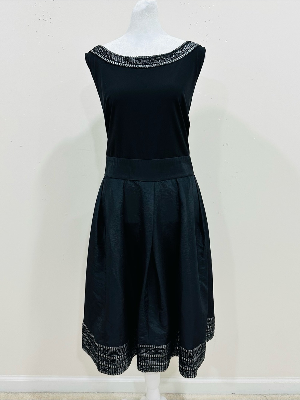 SLNY Women's Black Cocktail Dress Sleeveless Embellished Neck Fit Flare Size 20W
